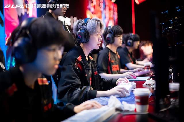 詹姆斯新星逆转表现惊艳，FPX未来可期！